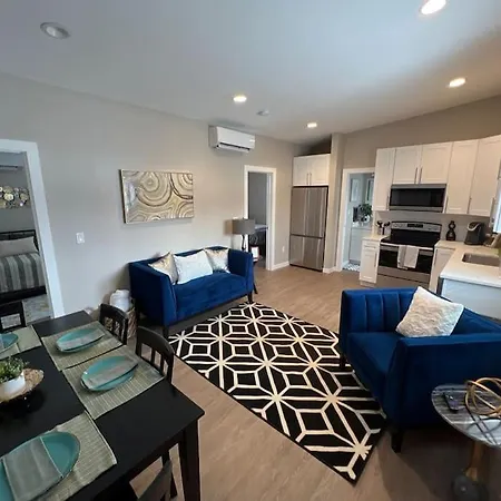 Elegant & Cozy 2 Bed Apartment